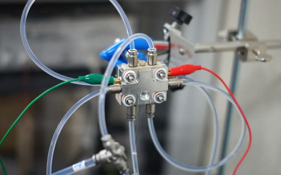 Electrical Conductivity Measurement System for Small Amount Liquids